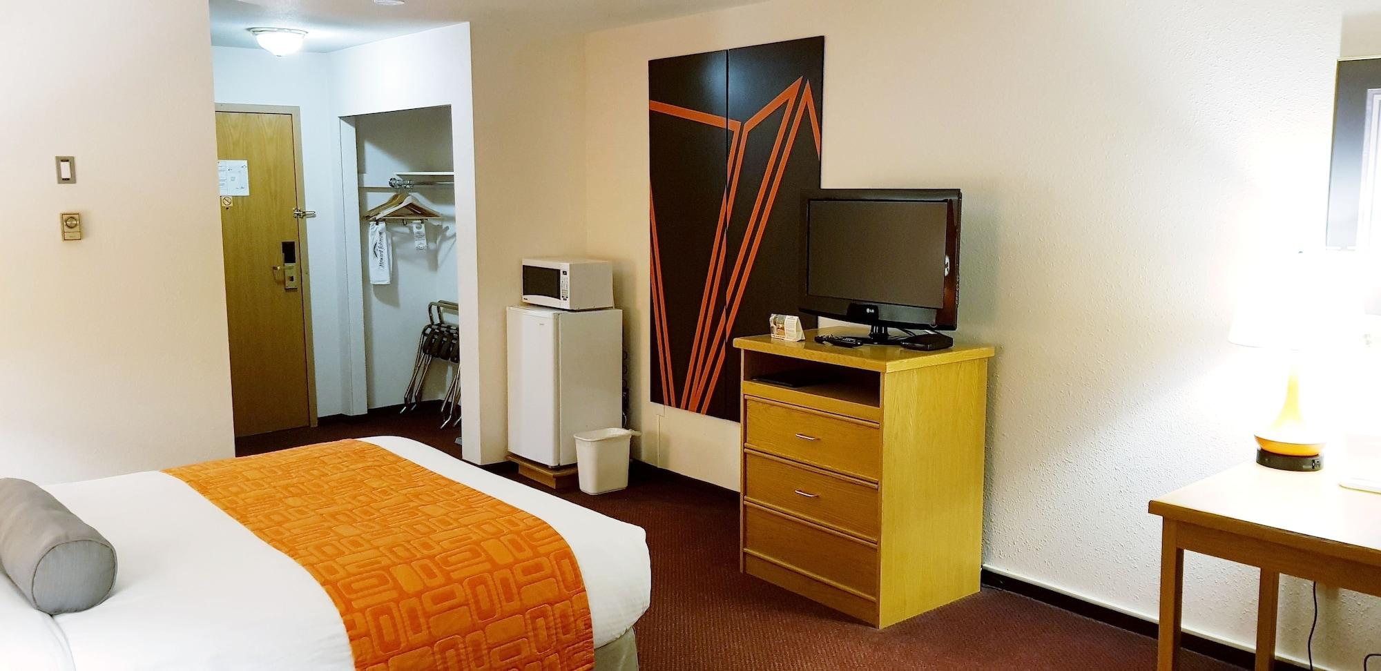 Howard Johnson By Wyndham Fort St. John Bagian luar foto