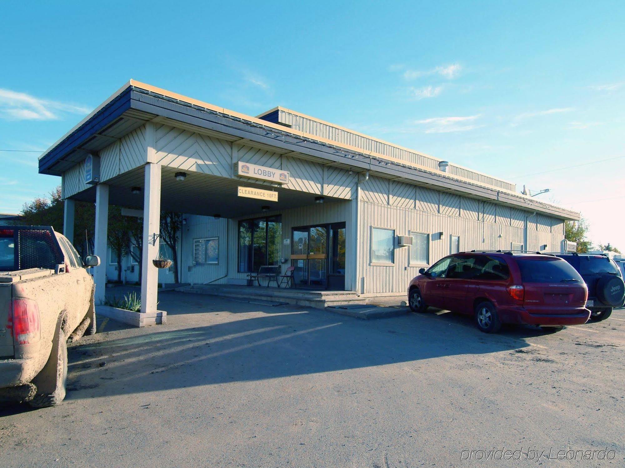 Howard Johnson By Wyndham Fort St. John Bagian luar foto