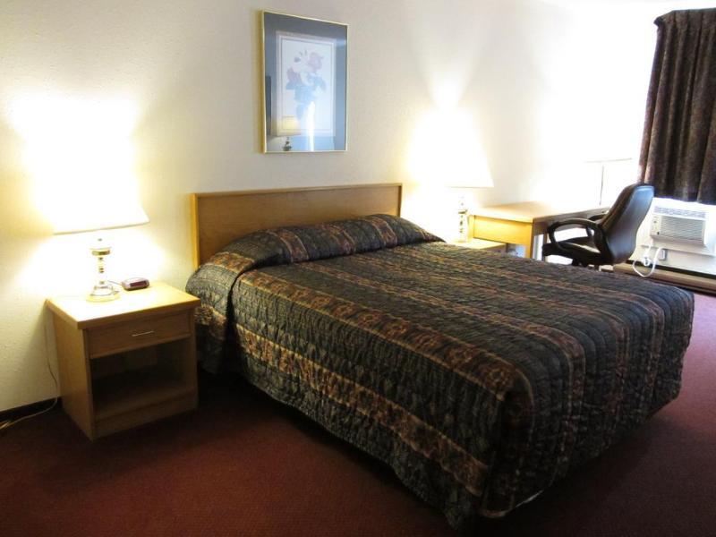 Howard Johnson By Wyndham Fort St. John Bagian luar foto